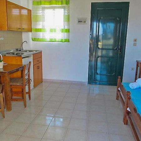إياليسوس Debbi Appartments And Hotel المظهر الخارجي الصورة