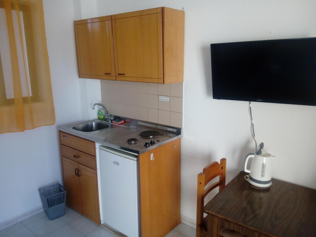 إياليسوس Debbi Appartments And Hotel المظهر الخارجي الصورة