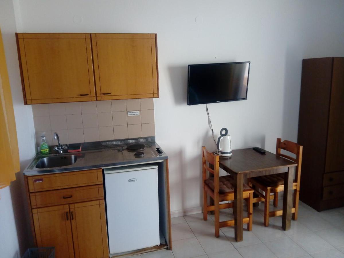إياليسوس Debbi Appartments And Hotel المظهر الخارجي الصورة