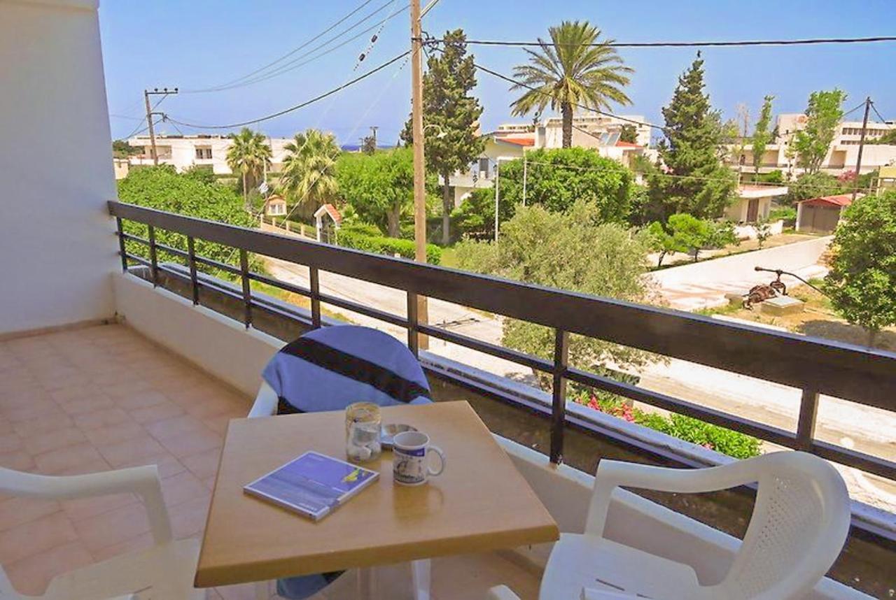 إياليسوس Debbi Appartments And Hotel المظهر الخارجي الصورة