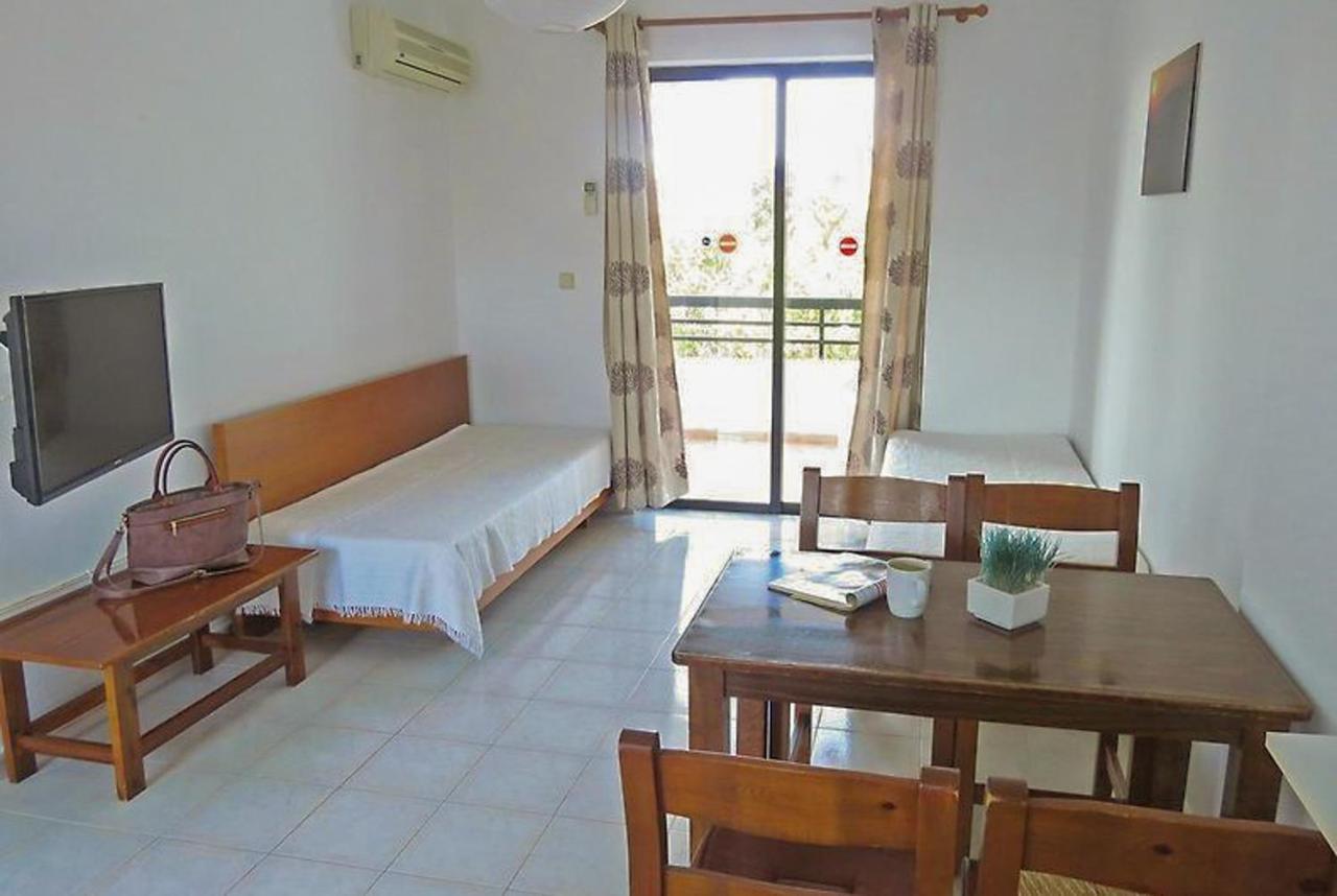 إياليسوس Debbi Appartments And Hotel المظهر الخارجي الصورة