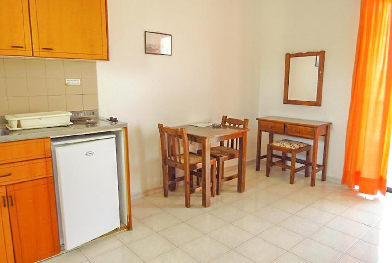 إياليسوس Debbi Appartments And Hotel المظهر الخارجي الصورة