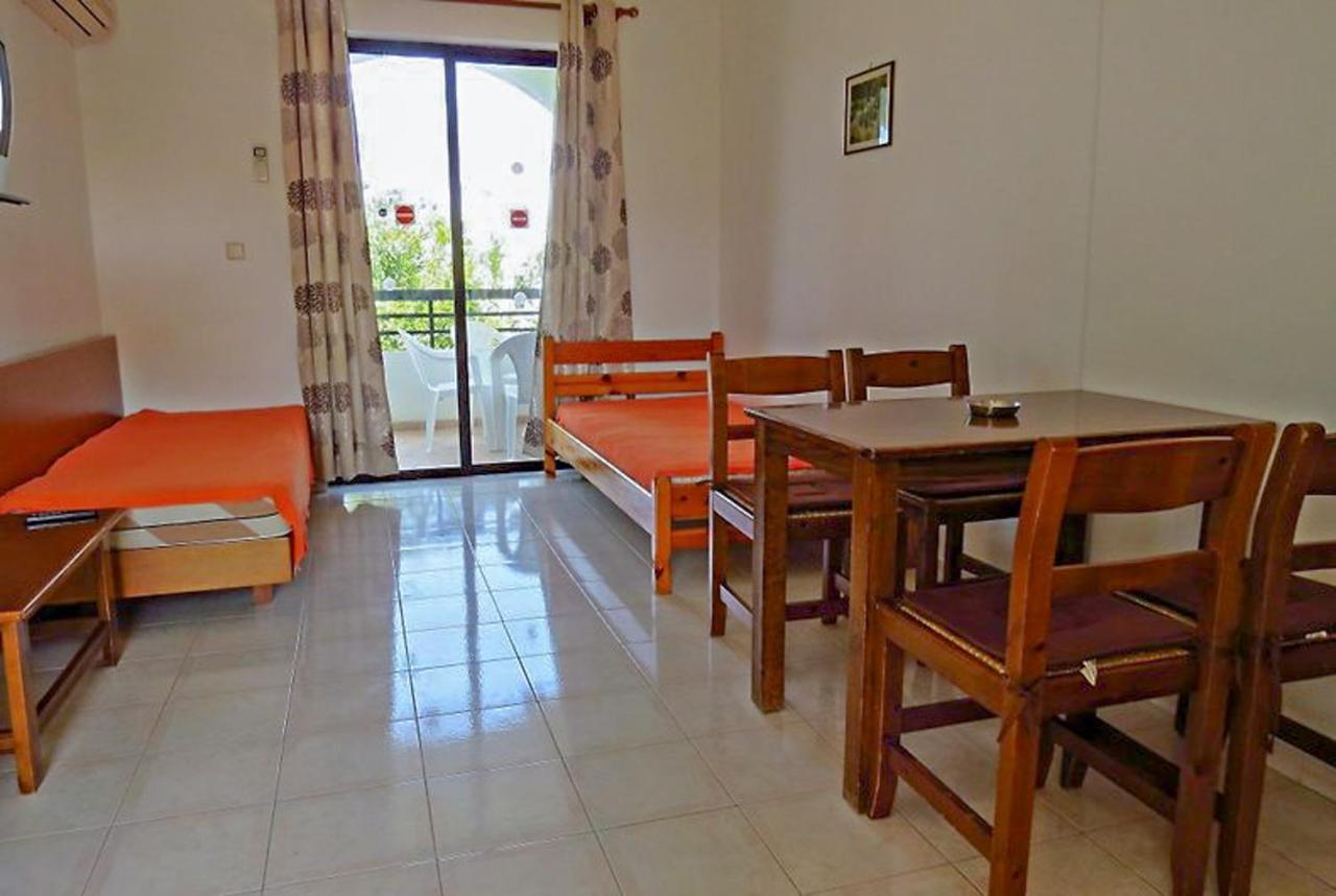 إياليسوس Debbi Appartments And Hotel المظهر الخارجي الصورة
