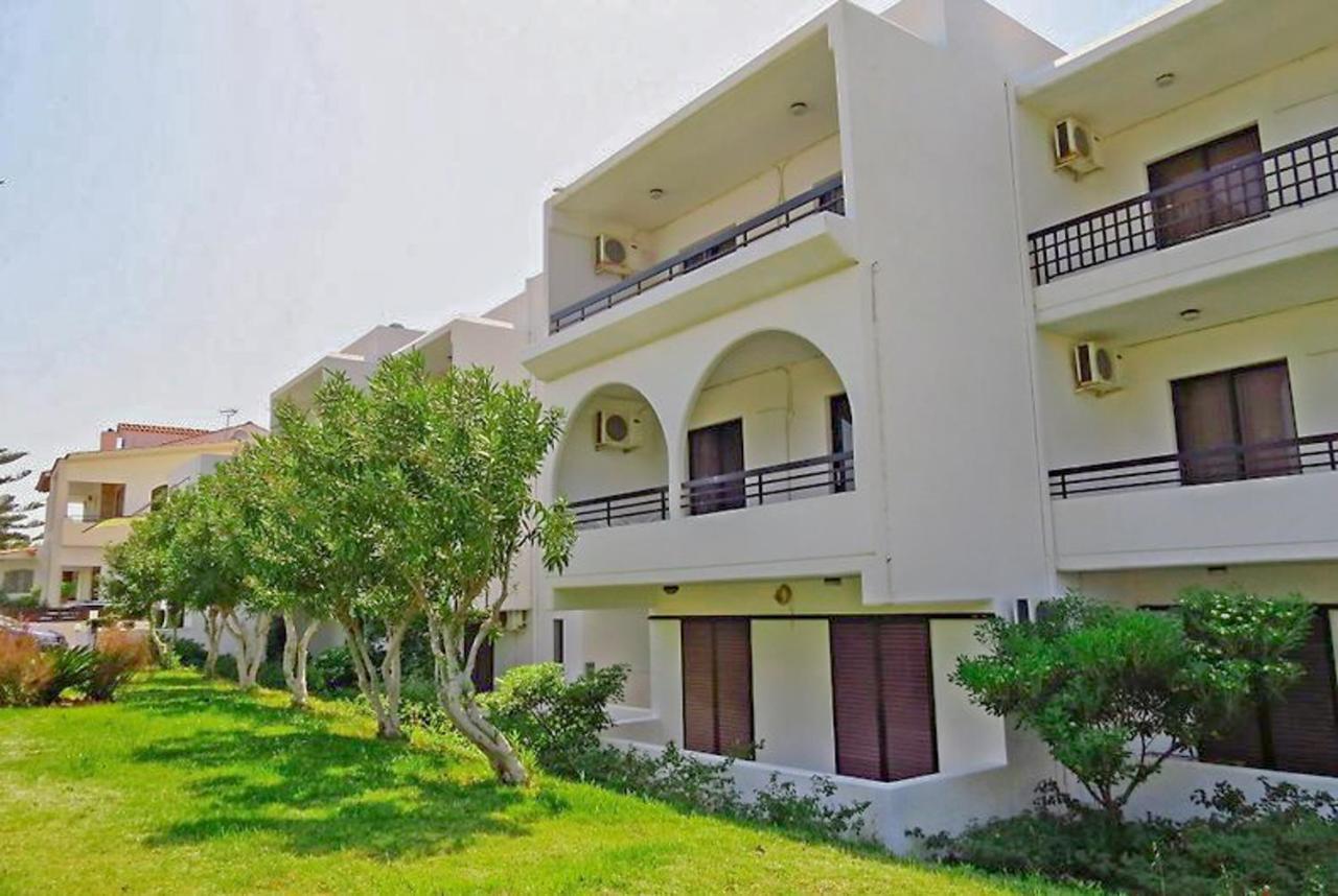 إياليسوس Debbi Appartments And Hotel المظهر الخارجي الصورة