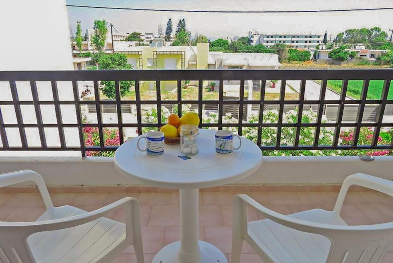 إياليسوس Debbi Appartments And Hotel المظهر الخارجي الصورة